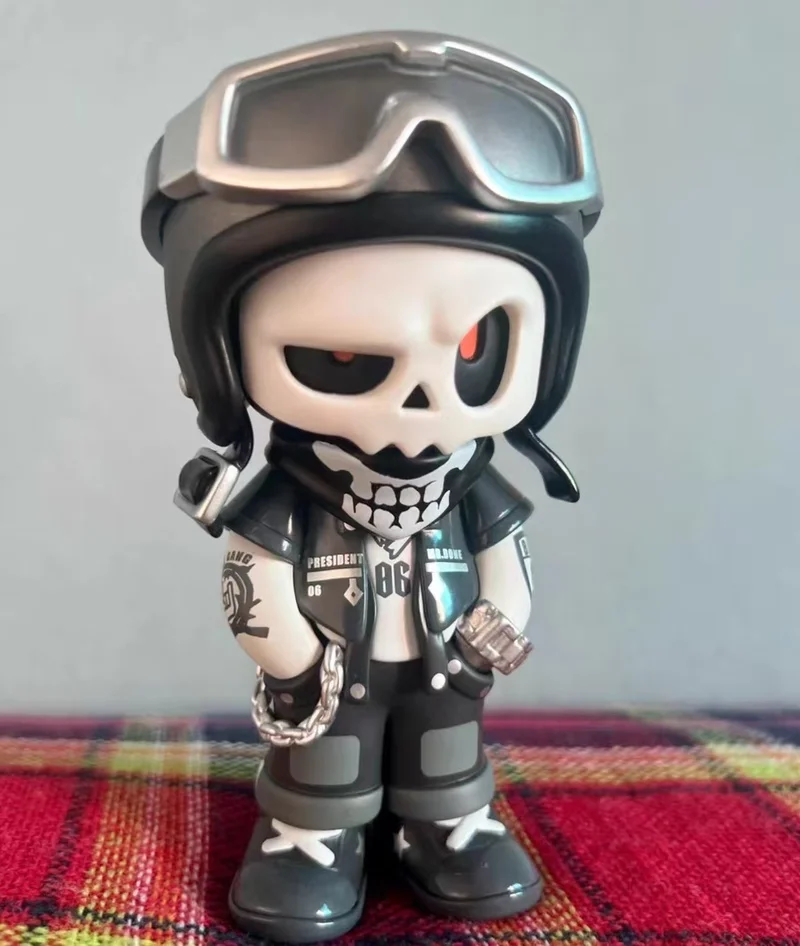 

Новый горячий Мистер Серия Bone The Wild One Маска Череп Пятого поколения Слепая коробка Фигурка ручной работы Настольный декор Подарки на Хэллоуин