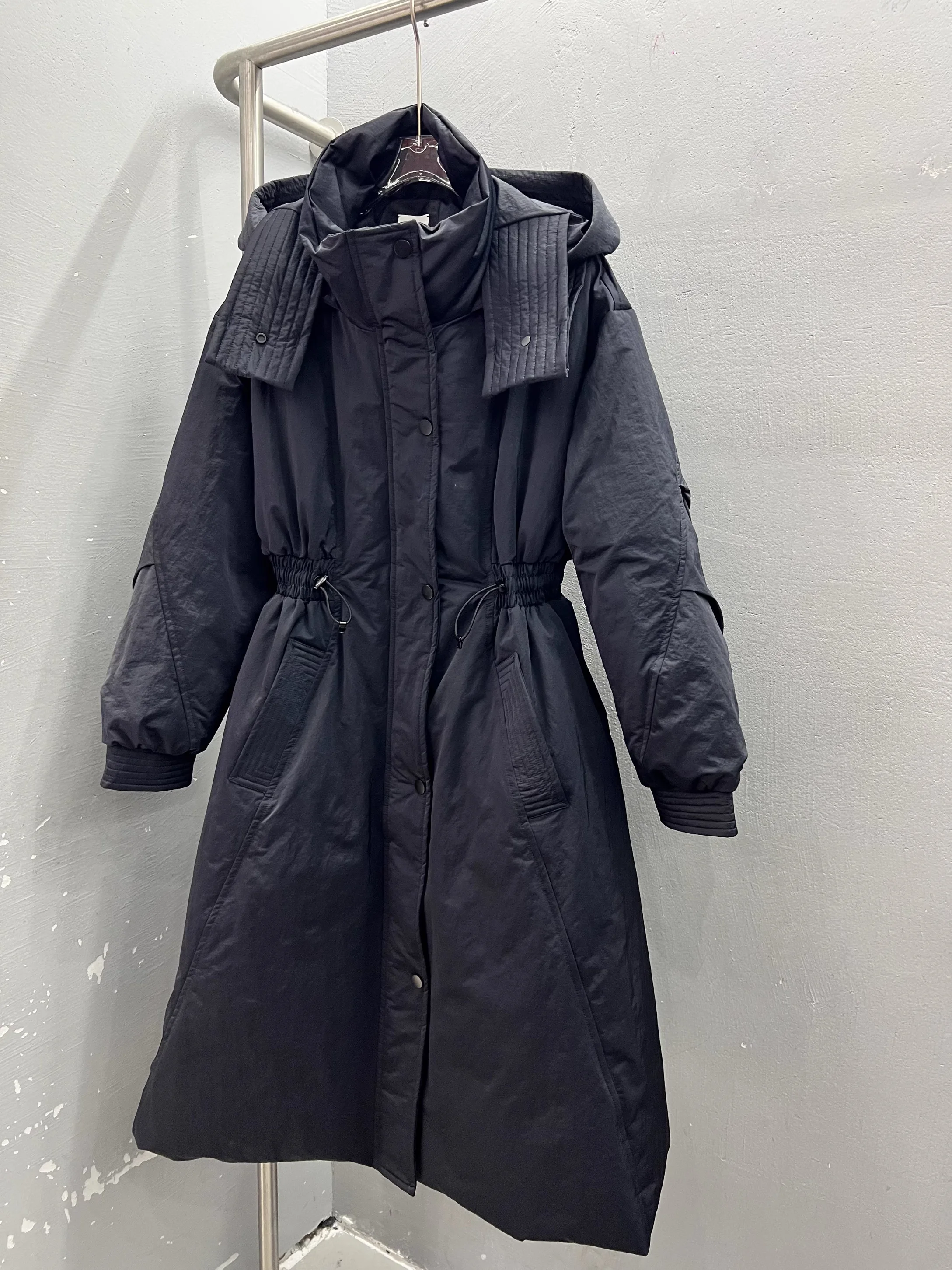 

Модная универсальная белая женская пуховая куртка с капюшоном, удлиненная, ниже колена, приталенная, для похудения