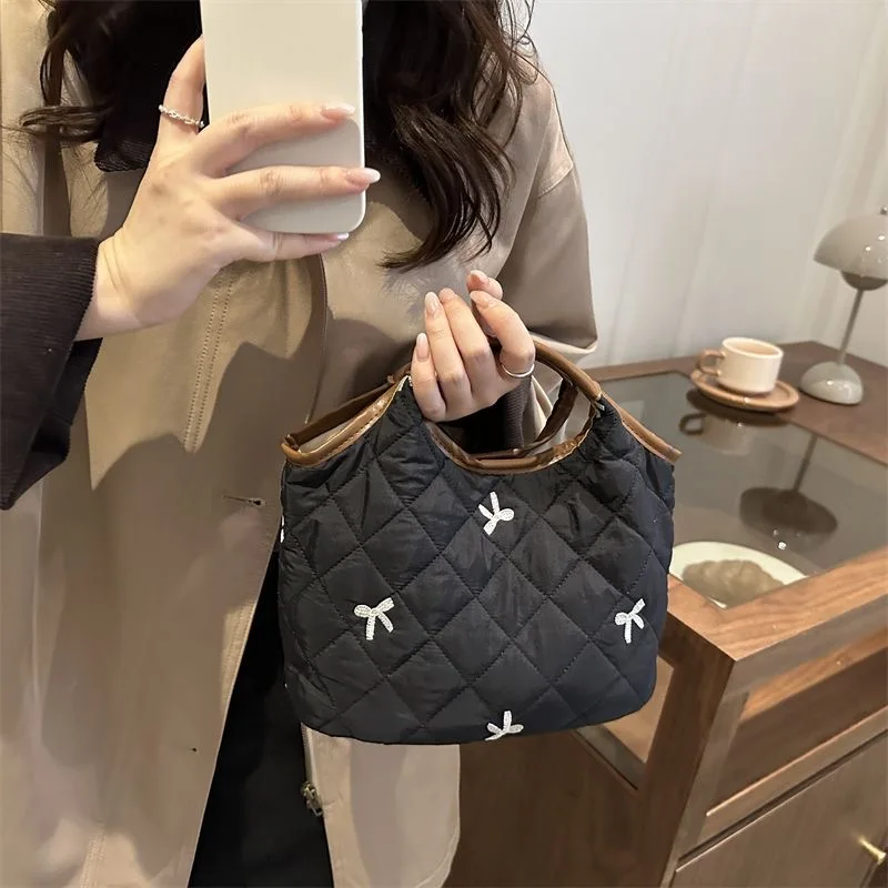 

2025 Autumn Winter Embroidery Bow Quilted Handbag, Fashion Lady Tote Bag for Daily Use