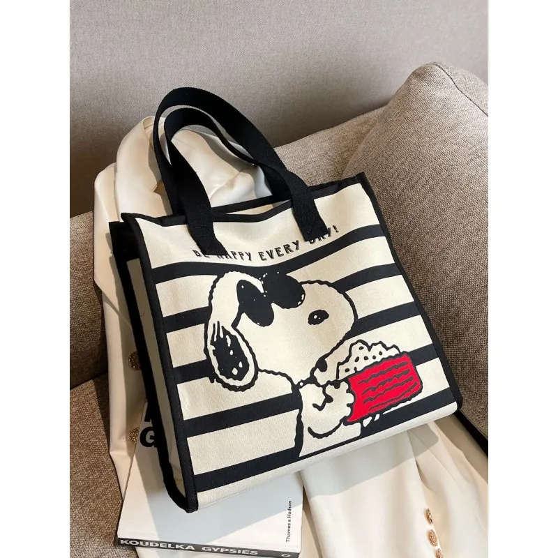 Snoopy cartoon canvas printed one-shoulder portable large-capacity bag is a must-have for students and office workers commuting