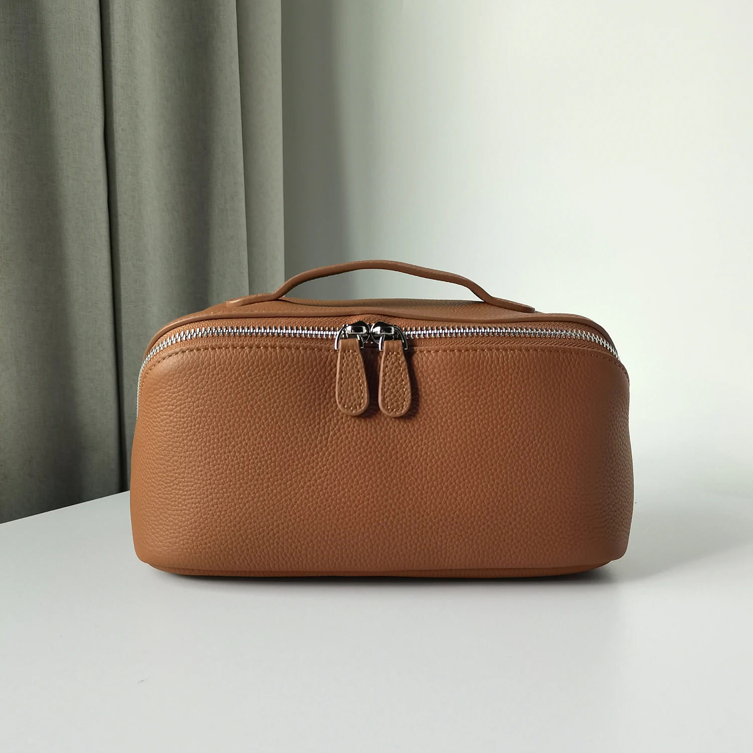 Premium Genuine Leather Cosmetic Bag Large Capacity Travel Toiletry Organizer Simple Elegant Portable Storage Pouch Makeup bag