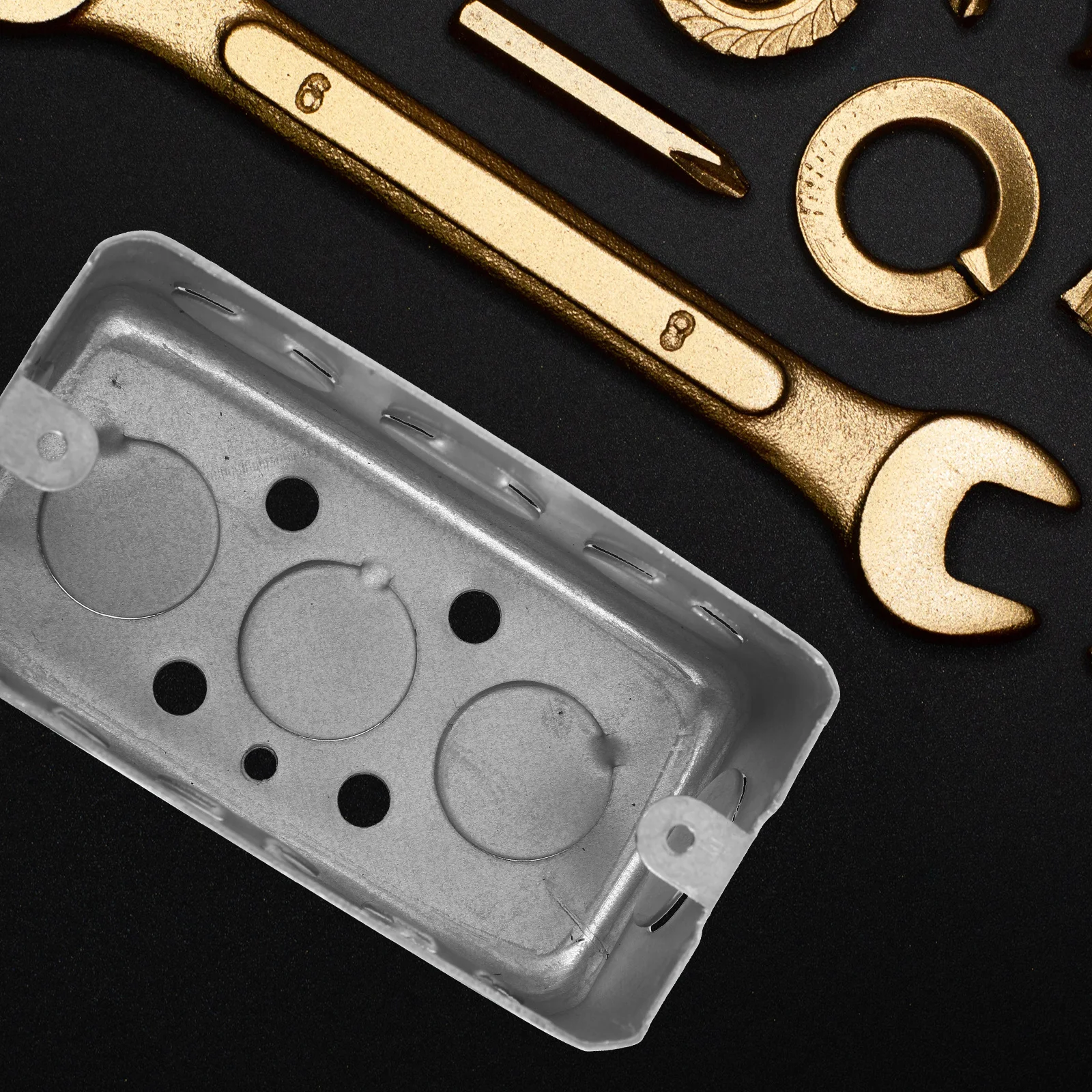 

Heavy Duty Metal Electrical Waterproof Outdoor Junction Box For Wall Switch Outlet Installation Thickened Socket Box