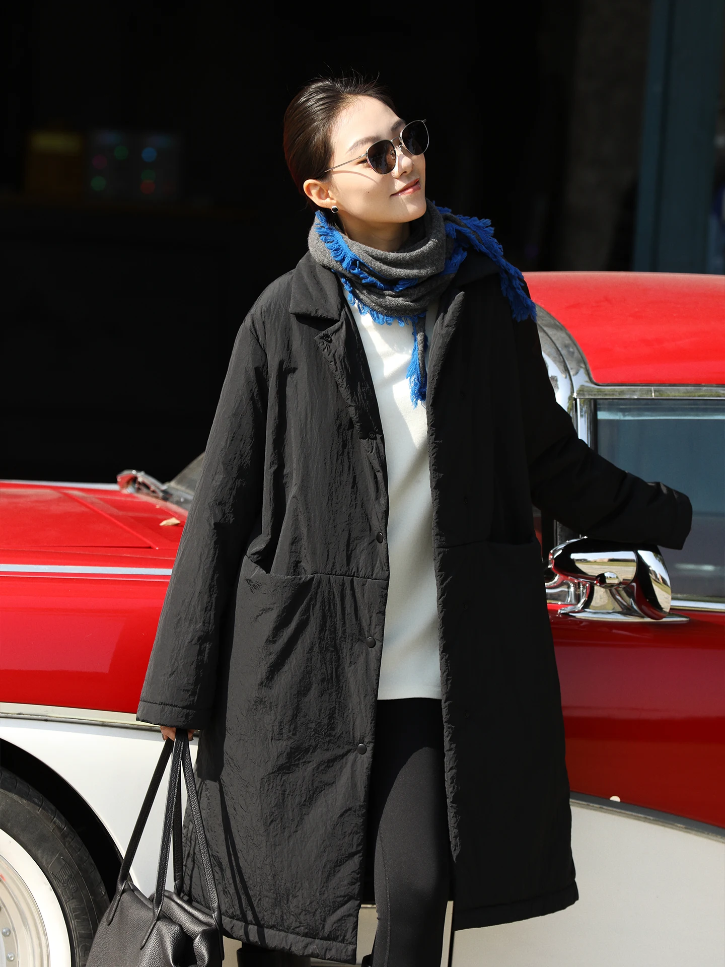 

Новая теплая женская ветровка средней длины из утолщенного хлопка с простым пушистым воротником, свободного кроя, для зимы