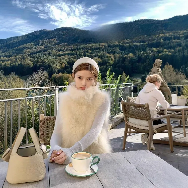 

Корейская мода 2025, новый зимний теплый короткий однотонный жилет без рукавов из плотного искусственного лисьего меха и травы, пальто, женская одежда