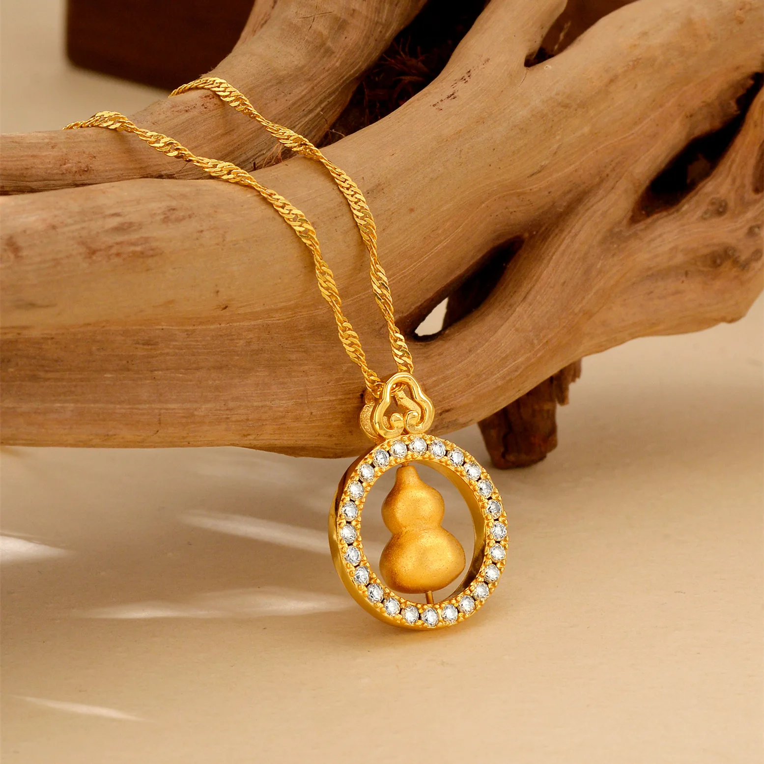 

Роскошный женский кулон из чистого золота 9999 карата с бриллиантами и муассанитом