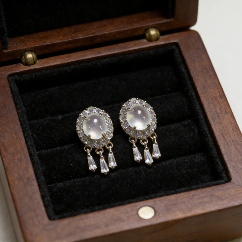 

Новые серьги-подвески с имитацией белого халцедона в форме стеклянного яйца, покрытые серебром 925 пробы, элегантные и стильные