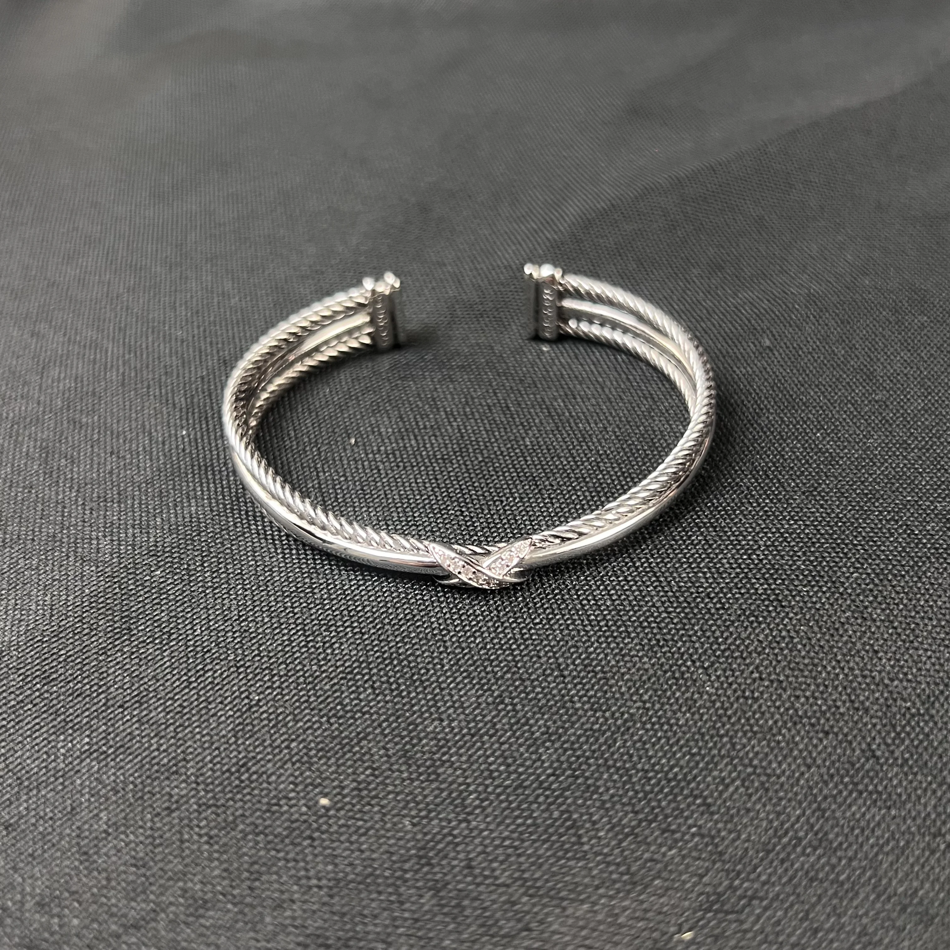 S925 فضة 2025 جديد 7 مللي متر ثلاثة وصلات الصليب الماس X سوار محايد موضة الاتجاه الرجعية شخصية مجوهرات فاخرة