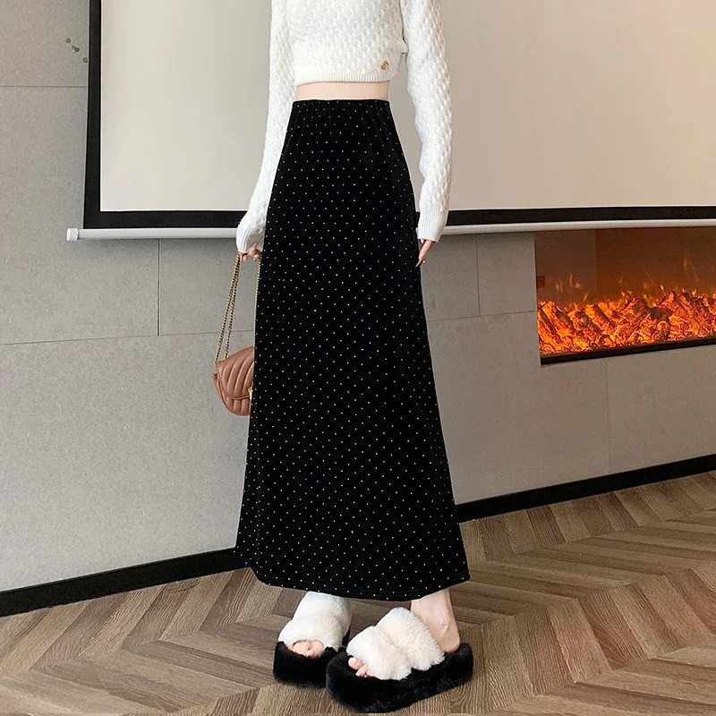 Temperament: Golden Velvet Black Half length Skirt for Women, Autumn/Winter A-line Skirt, Mid length Skirt, Fishtail Skirt