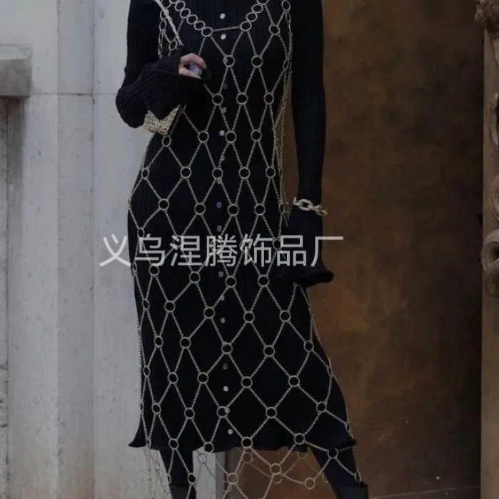 

Fashion matching long dress, heavy metal punk big circle body chain, special American jewelry, two colors are available