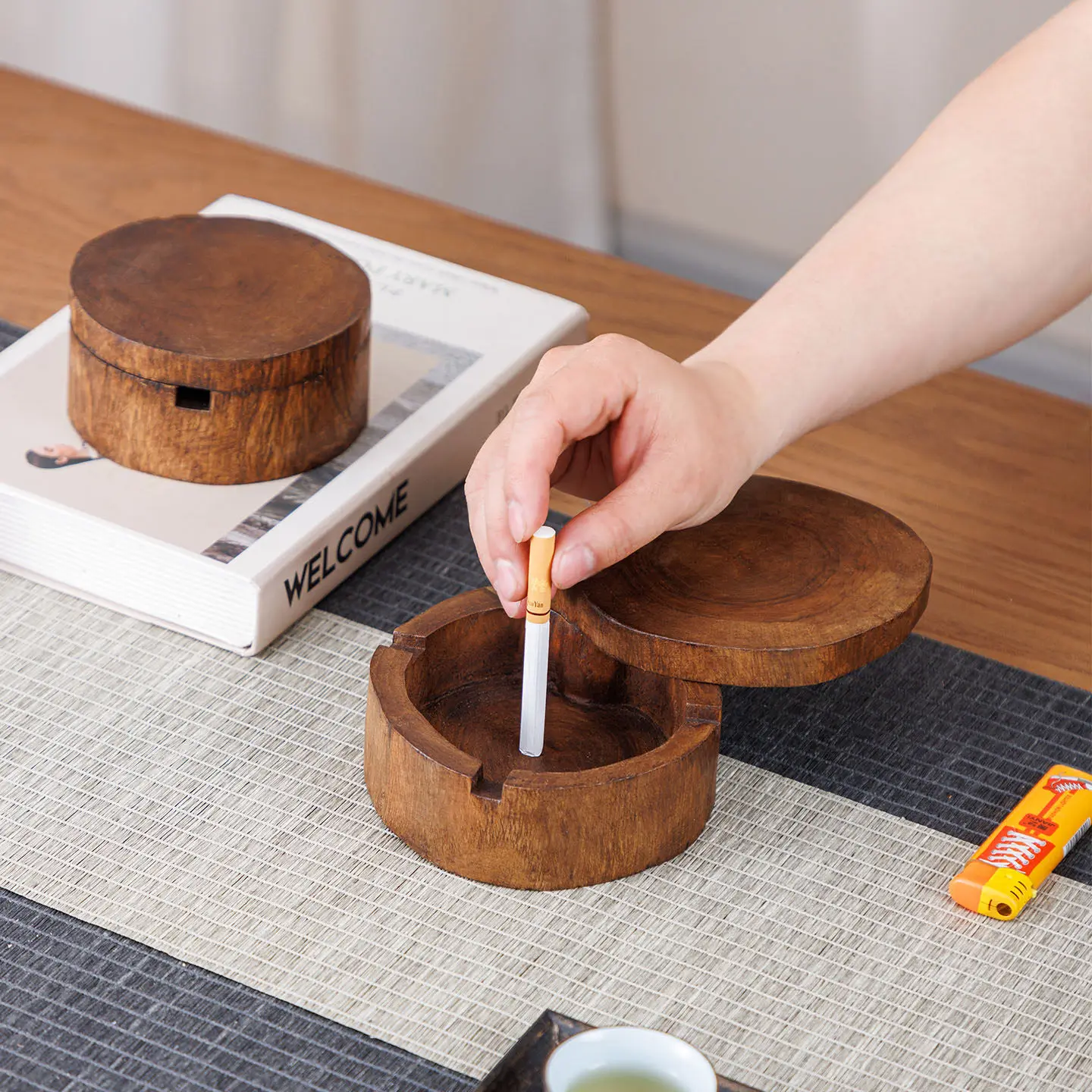Solid wood retro zen ashtray with cover new Chinese style old office desktop ashtray