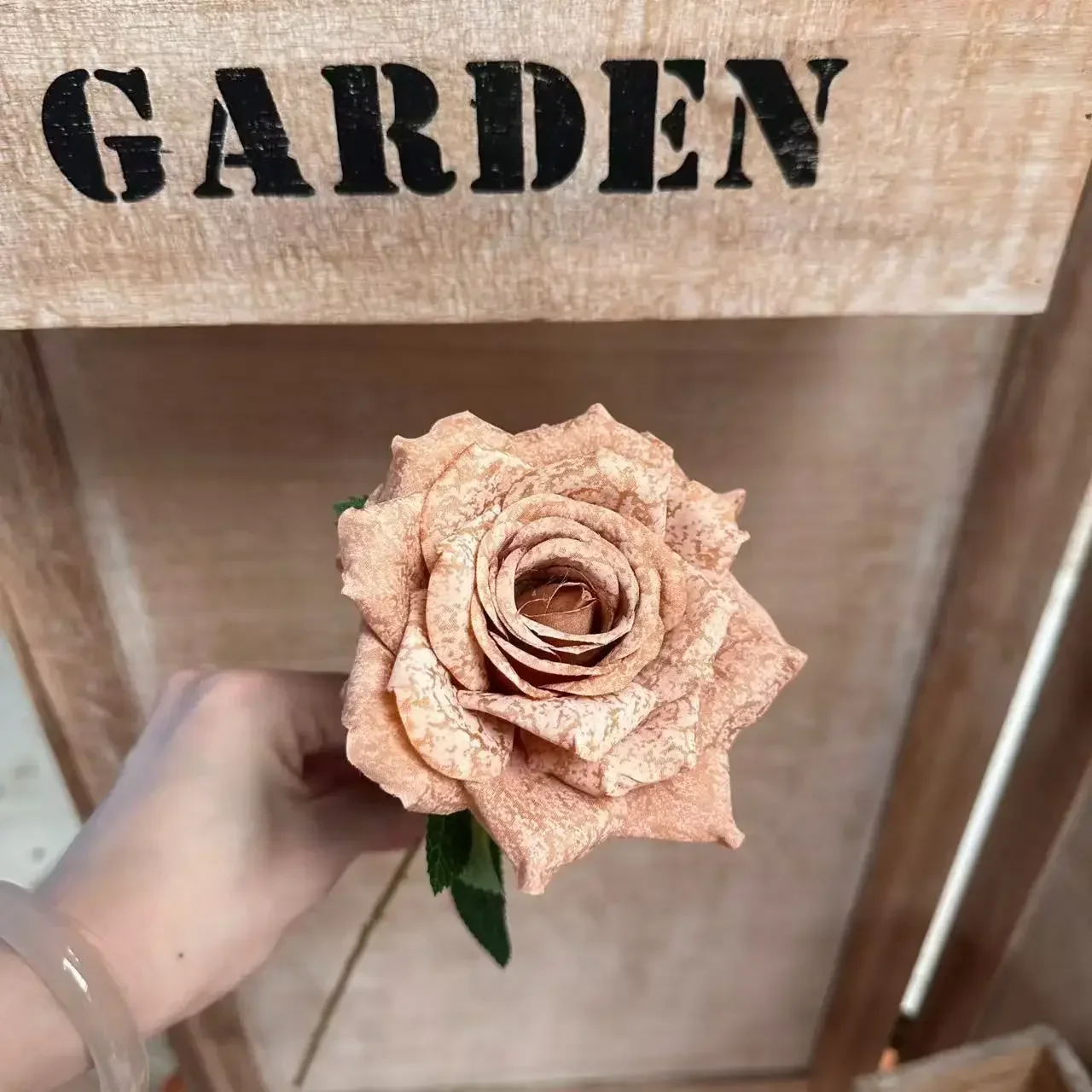 10/20 Stück künstliche Seidenblumen, Retro-Cappuccino-Rosen, Hoteldekoration, künstliche Blumen, simulierte, gekräuselte Rosenzweige, Tischdekoration – Detail 13