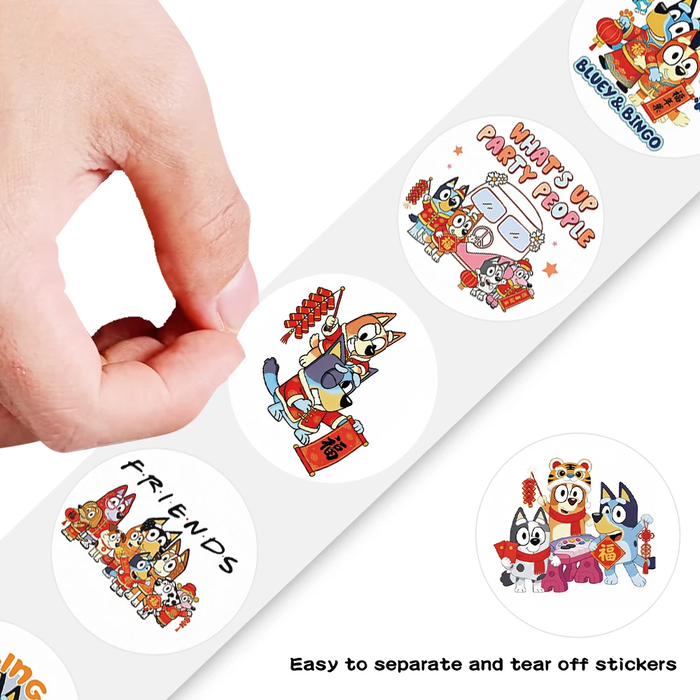 500 sztuk/rolka Urocze naklejki Bluey na Nowy Rok DIY Dekoracja Obudowa Telefonu Laptop Deskorolka Wodoodporne Graffiti Zabawki dla Dzieci Naklejki na Prezent