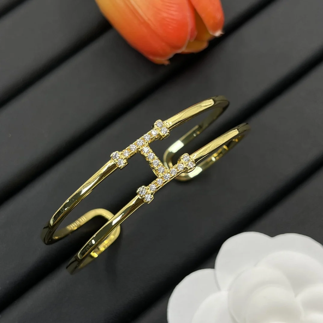 

2025 New 925s Classic Letter Bracelet for Gift, Fashionable, Versatile, High Luxury