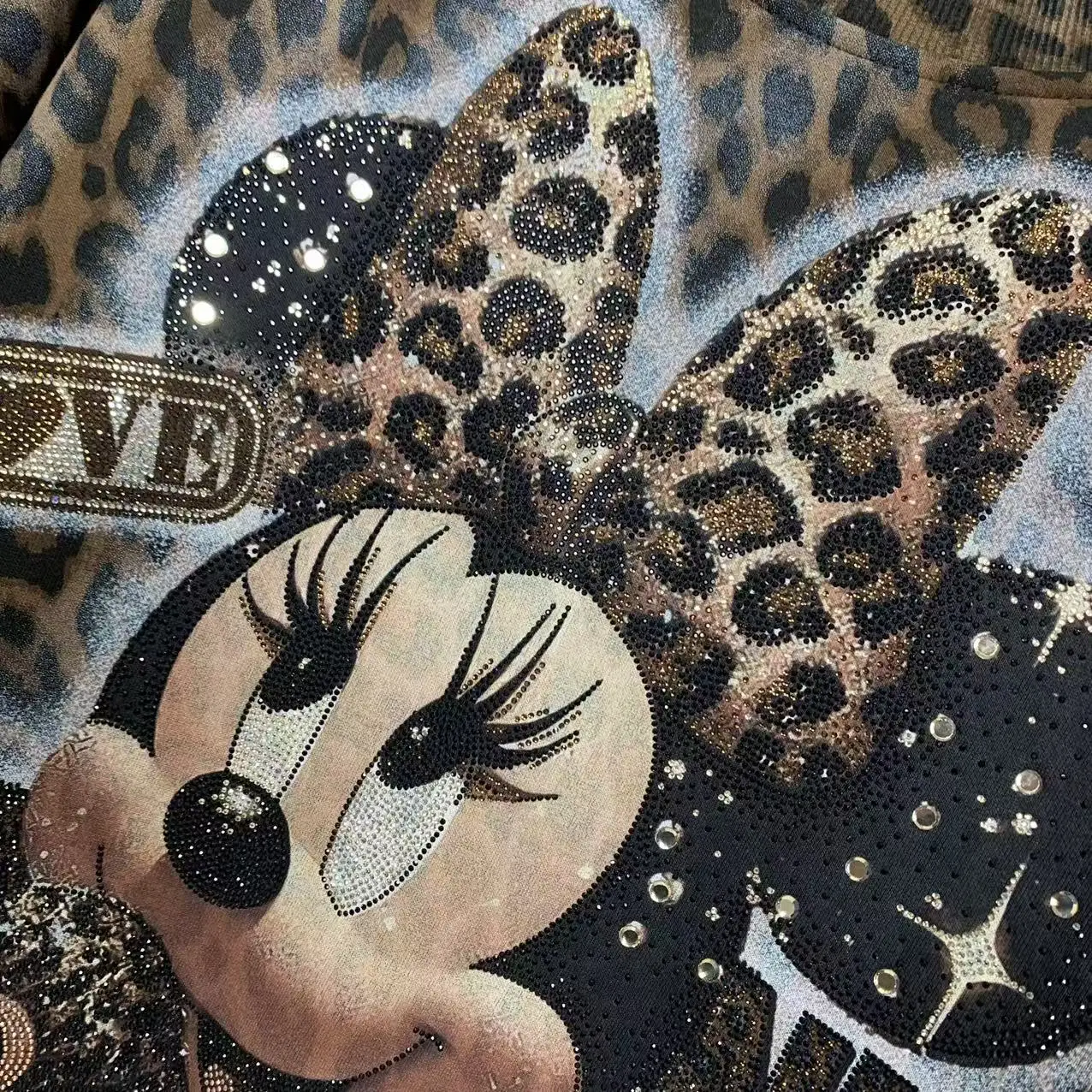 العلامة التجارية العصرية الخريف الشتاء الصوف الثقيلة ليوبارد طباعة حجر الراين الكرتون فضفاض موضة سميكة طاقم الرقبة البلوز للنساء