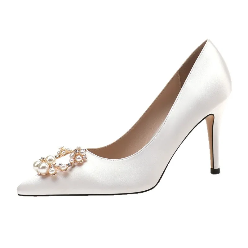Französische Hochzeitsschuhe, Satin, Brautabsätze, weiße High Heels, spitze Zehen, elegant