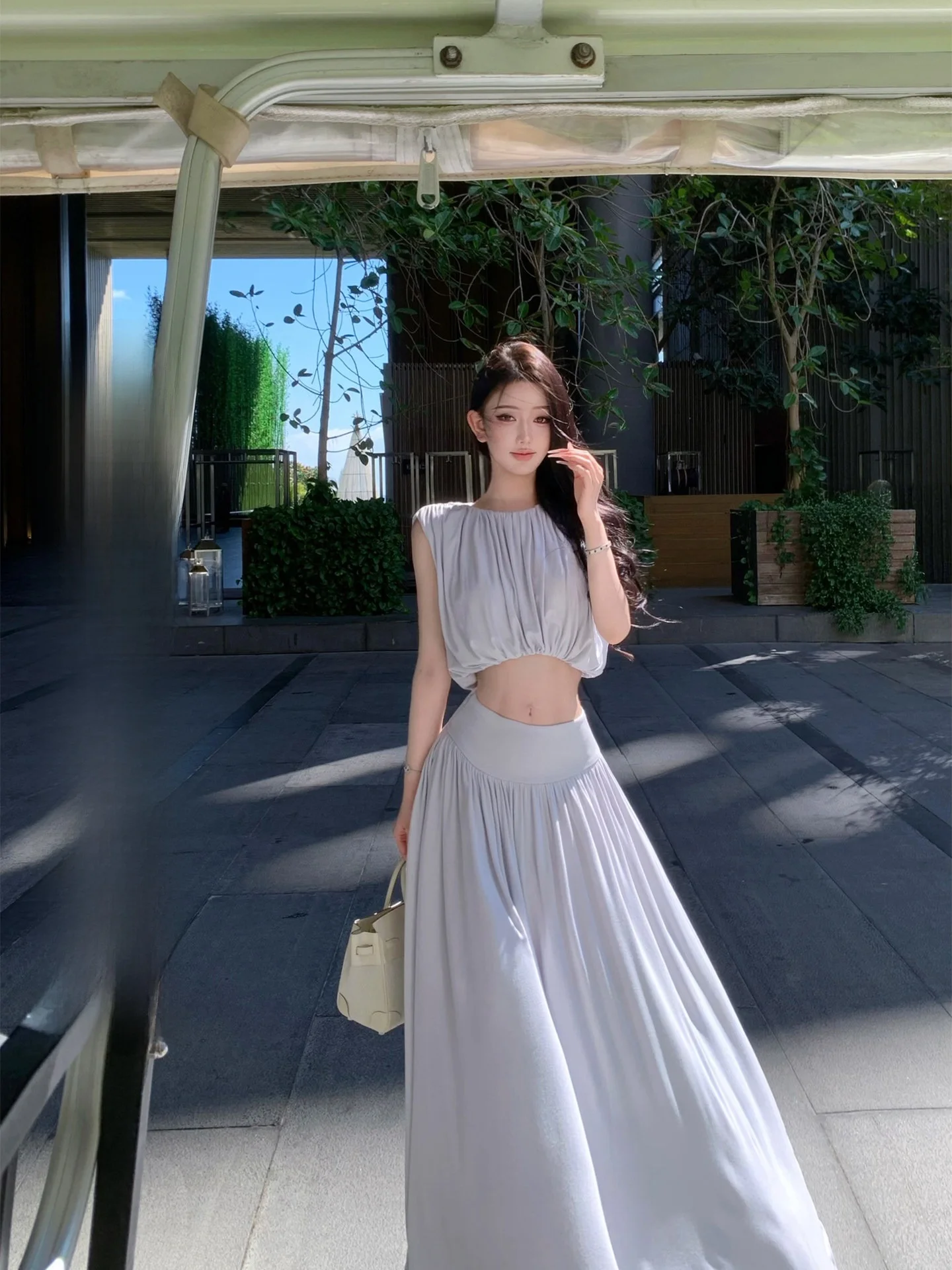 

Gray Blue Sleeveless Flower Bud Top And Elastic Waist Skirt Set JAYKY YANG Half Skirt Set Fashionable Women's Ensemble