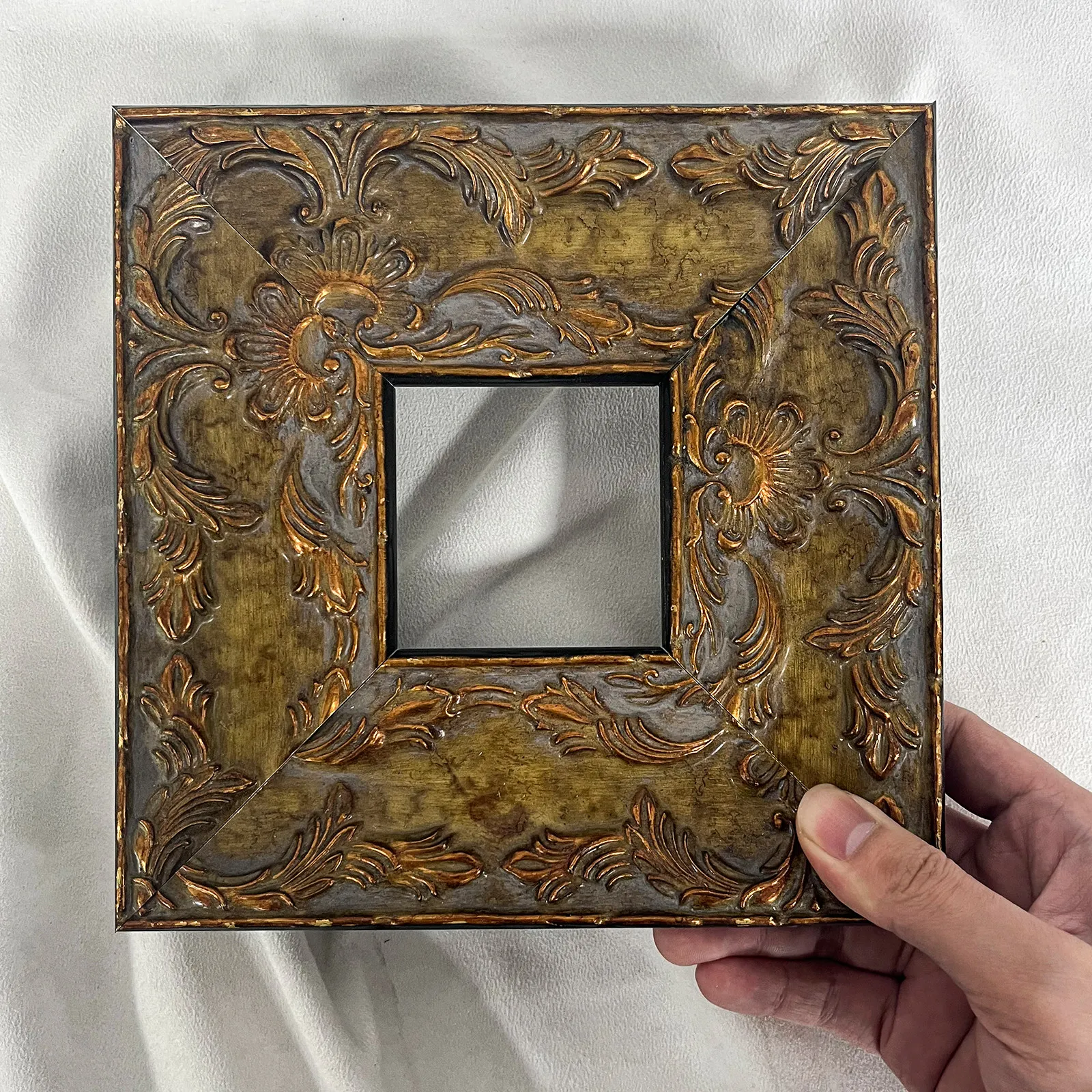 Vintage Carved Wood Picture Frame Antique Gold Patina Finish Solid Wood Moulding Photo Frame for Oil Painting Canvas Display