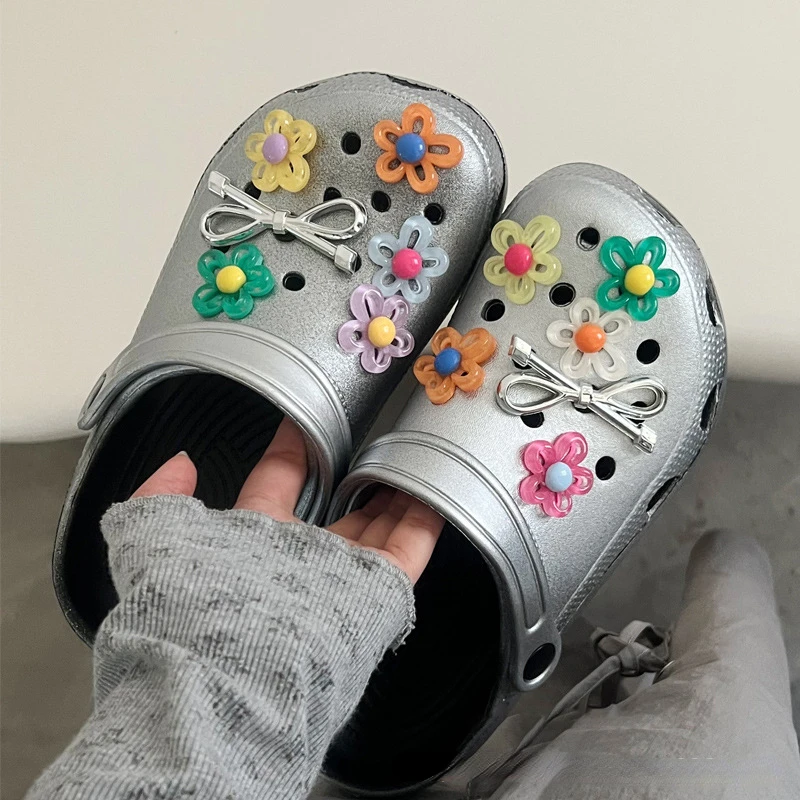 12 pz 5 petalo fiore foro accessori per scarpe fai da te Bowknot Charms Decaration donne colorate rimovibili fibbia per scarpe bambini ragazze regali