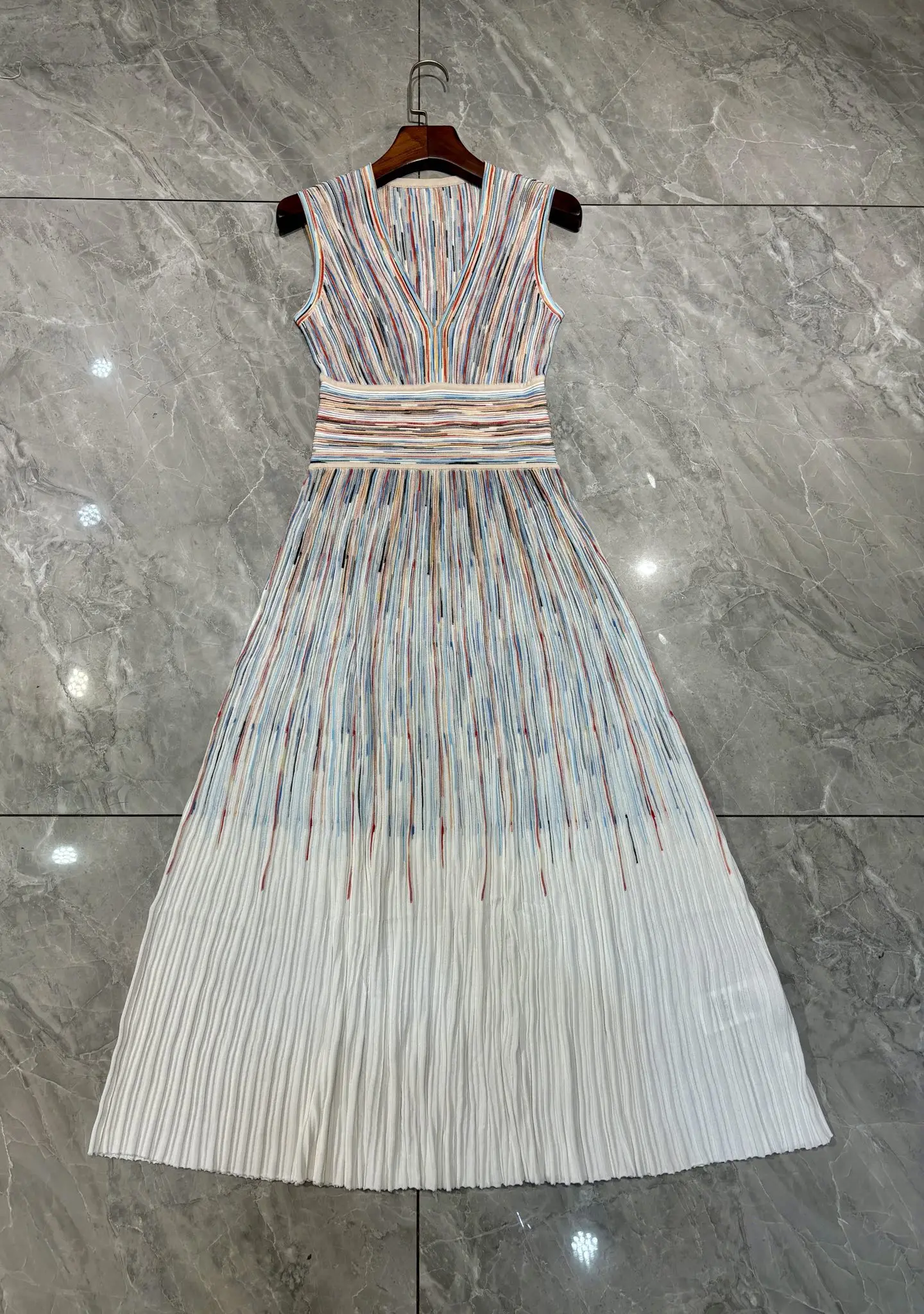 Women Elegant Knitted Maxi Dress Color Contrast Jacquard V-Neck Sleeveless Elastic Waist Fashion Slim Robe