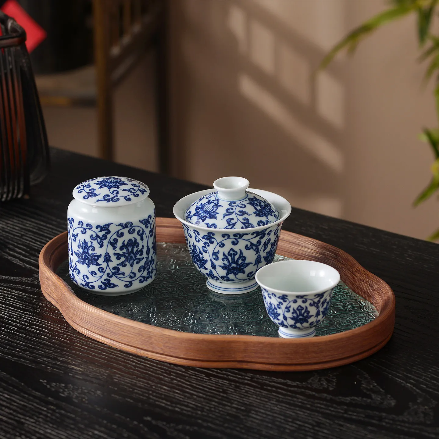 High-End Blue and White Interlock Branch Two Tureen Non-Scald Tea Brewing Bowl Household Ceramic Cup Small Single Use