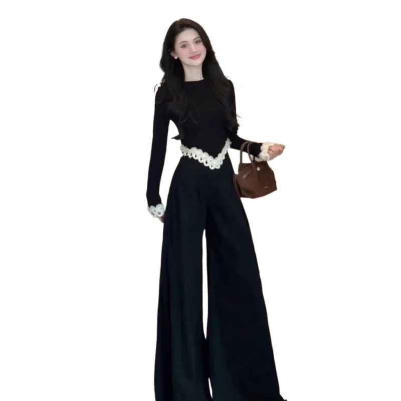 

A Cool and Youthful Outfit for Girl, A Trendy Korean-style Commuting Look. It's Extremely Beautiful Super Popular Long Pants Set