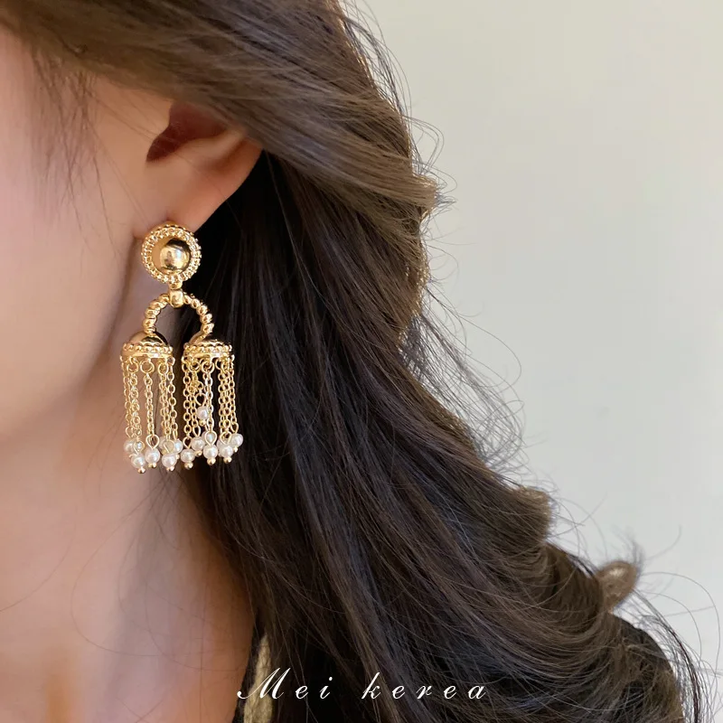 

Electroplated Silver Needles, Wind Chimes Pearl Tassel Earrings, Light Luxury Personality Earrings