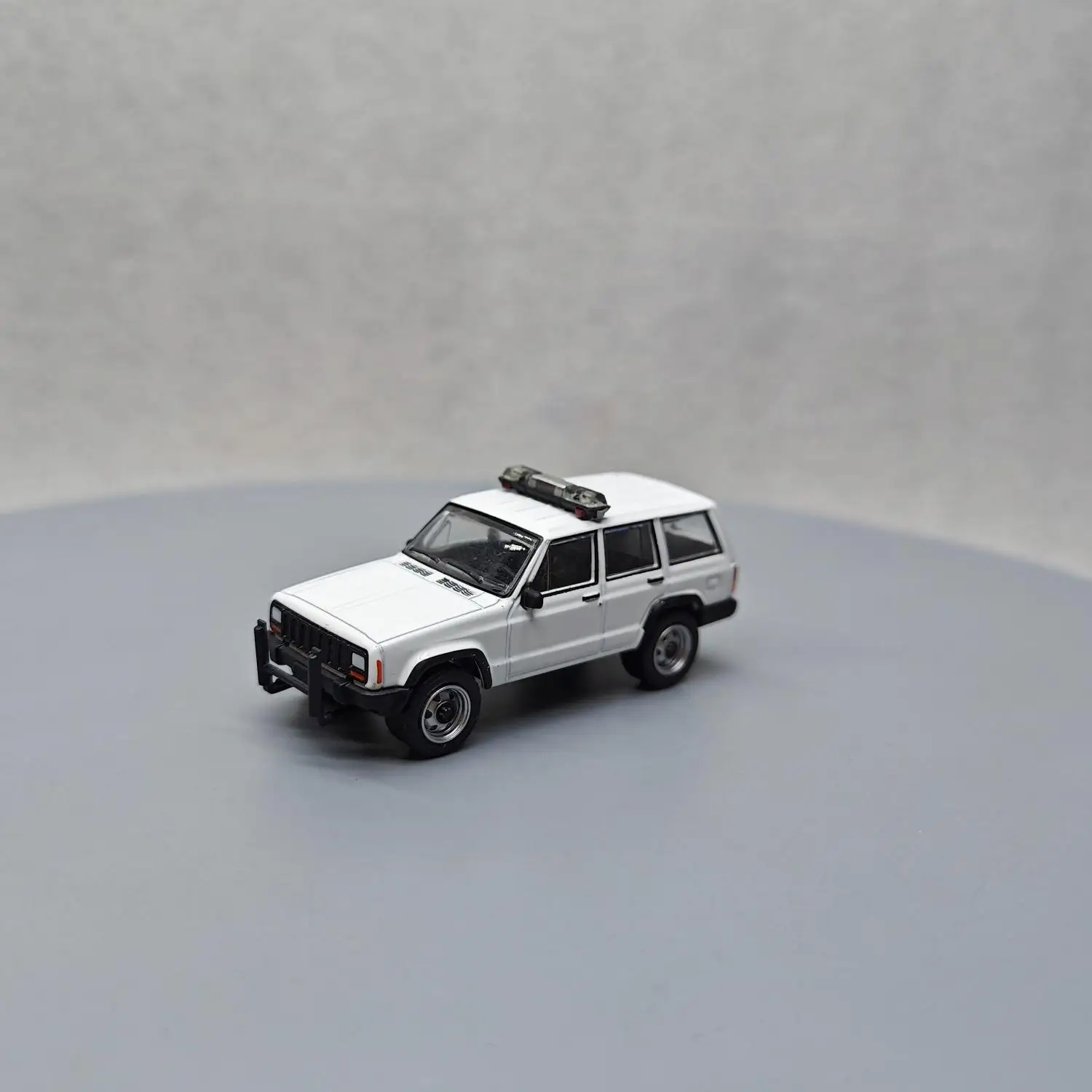 Green Light 1:64 1997 Jeep Cherokee Jeep Police Alloy car model high detail children's collector's gift decoration ornament gift