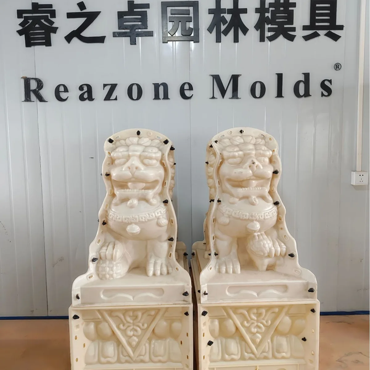 Lion Mold Cement Cast-in-place Prefabricated Chinese Male and Female Dali Lion to Lion Integrated Antique Roman Column Concrete