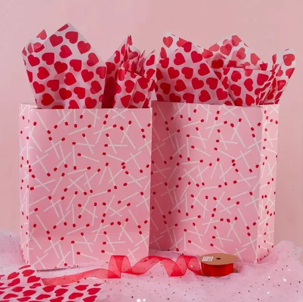 Verpackungsgewebe mit rotem Herzen für Weihnachten, große Geschenktüten, romantische Valentinstag-Taschentücher, Thanksgiving-Geburtstagsgeschenke, Kunsthandwerk