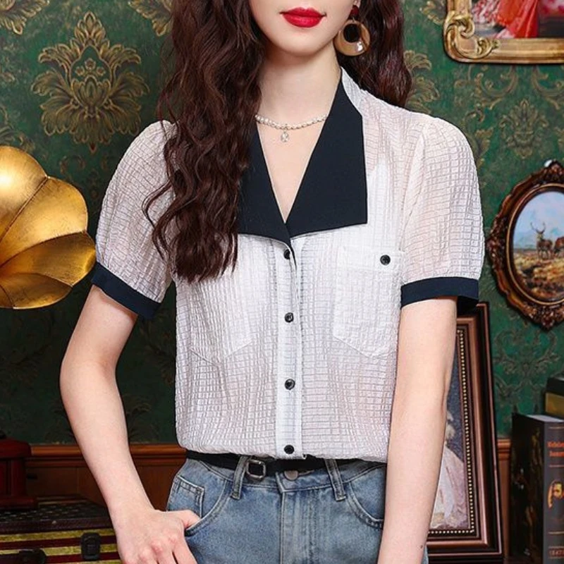 2024 Nieuwe Zomer Retro Casual Eenvoudige Flip Kraag Paneel Contrast Kleur Zak Geplooid Dames Chiffon Shirt Korte Mouwen