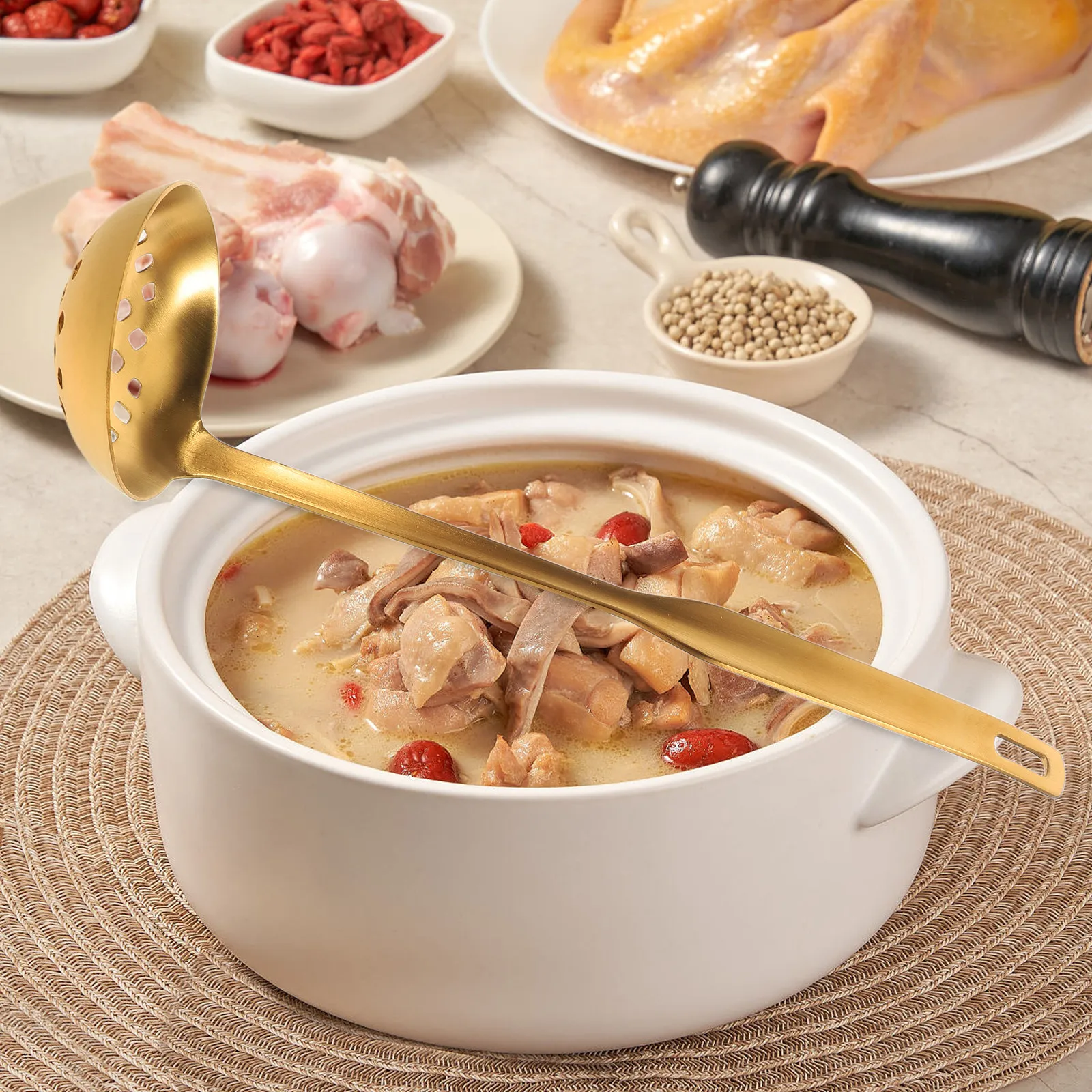 Juego de 2 cucharones y cucharas coladoras de acero inoxidable con acabado dorado engrosado y mango largo para servir sopa, guiso y caldo en la cocina