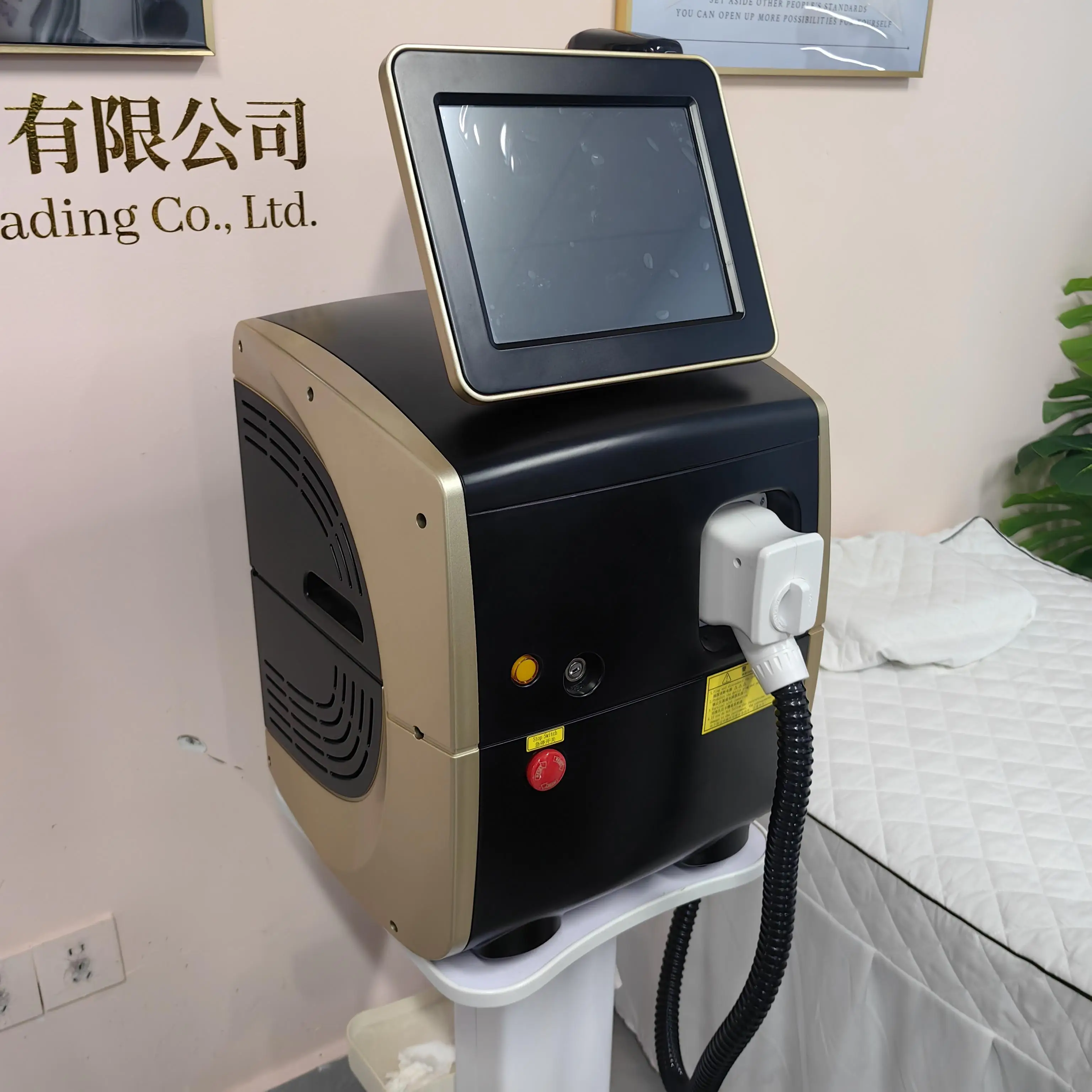 Latest Diode ND:YAG  Hair Removal Device - Triple Wavelength, 4000W Power, Painless and Permanent 808nm+1064nm+755nm
