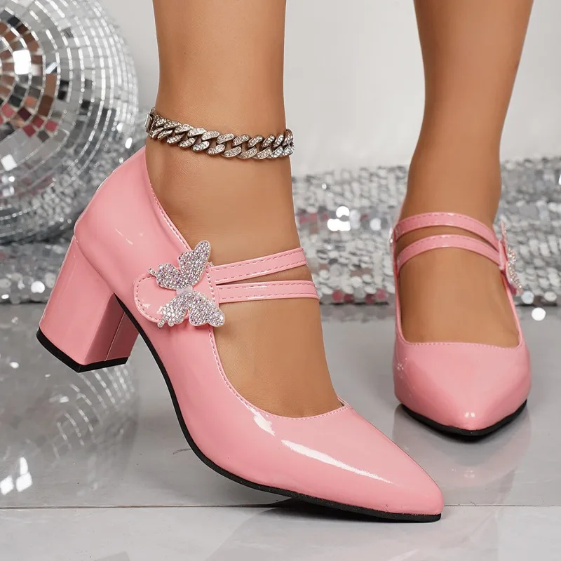 

Женские туфли с острым носком на блочном каблуке, украшенные жемчугом и стразами, с ремешком и неглубоким вырезом