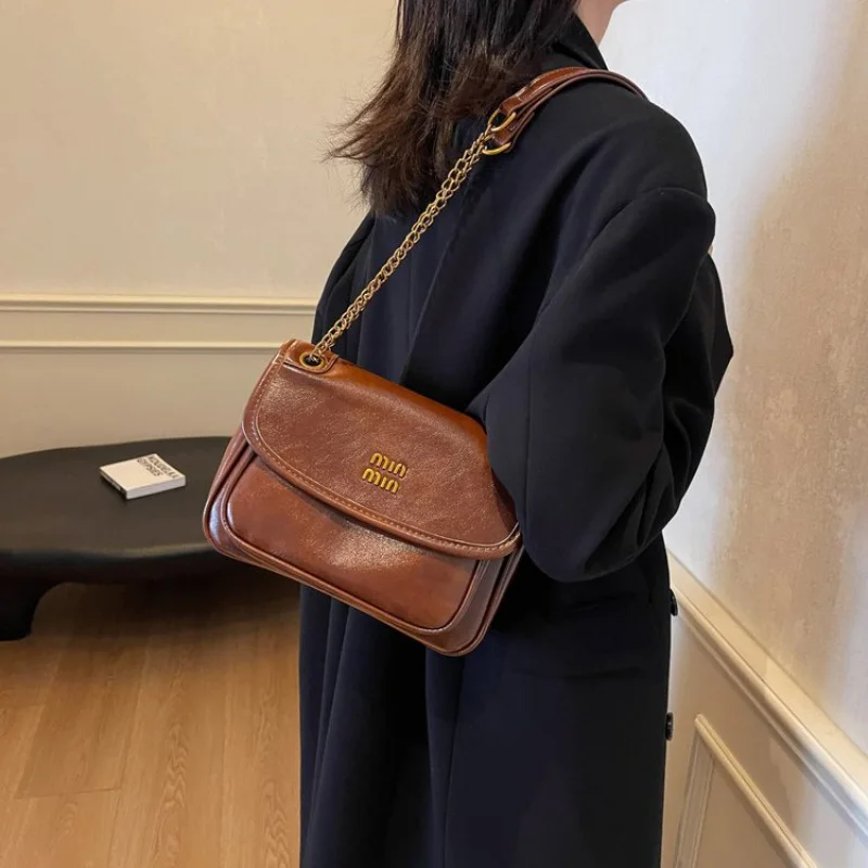 

Fashionable Women's Handbag Made Of Premium Leather Boasting Trendy Design And Casual Vintage Paris Style