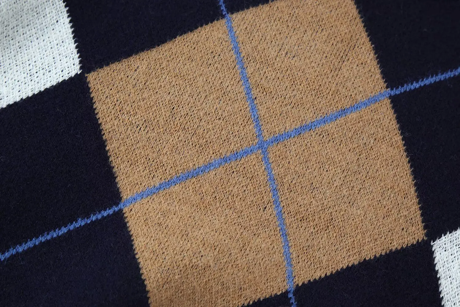 New winter style French retro-style round neck long-sleeved loose and lazy rhombus checkered pullover sweater, versatile