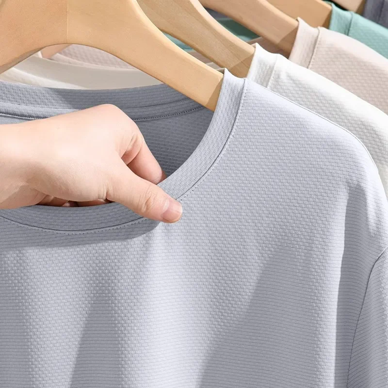 GELITAYIN Summer Breathable Round-neck T-shirt For Men Outdoor Sun Protection Light-weight Tees Ice Silk Casual Moisture Wicking