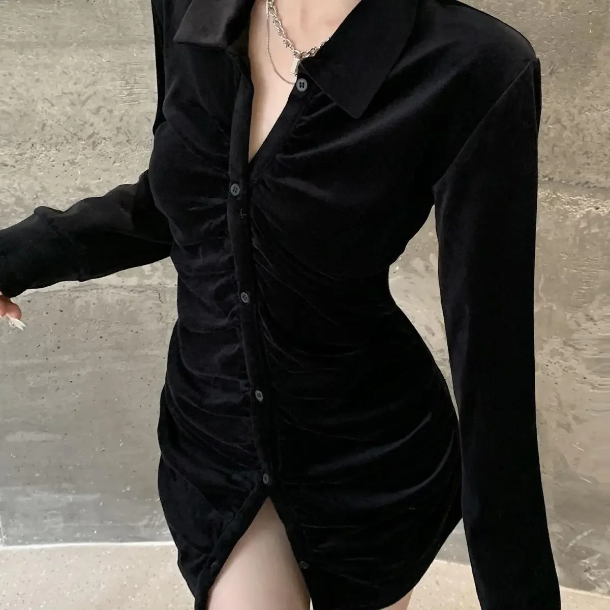 Blusas Mujer De Moda Sexy Vintage Black Velvet Shirt Women Pleated Slim Long Sleeve Tops 2024 Fall Camisas Single Breast Blouse