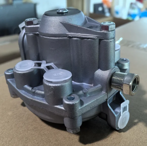 Truck Brake Systems 281860 281865 Relay Brake Valve and Clutch Servo/Cylinders Spare Parts