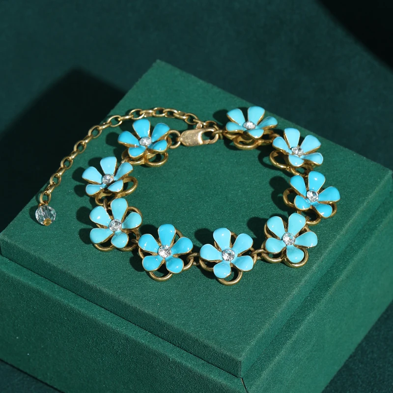 

Blue Flower Vintage Bracelet Enamel Antique Gold Plated Retro Charm Jewelry Female Classic Elegance Accessories 2026 New