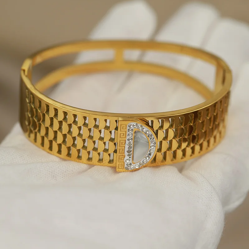 

Классический браслет из нержавеющей стали 316L с металлической буквой D для женщин, элегантный широкий браслет, ювелирные изделия на запястье