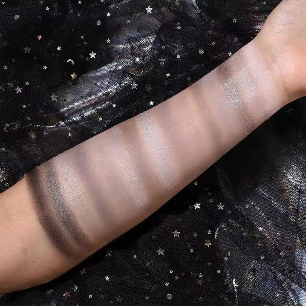 Tavolozza di ombretti Cool Toned 15 colori Piastra per ombretti perlati luccicanti perlescenti in metallo grigio scuro opaco