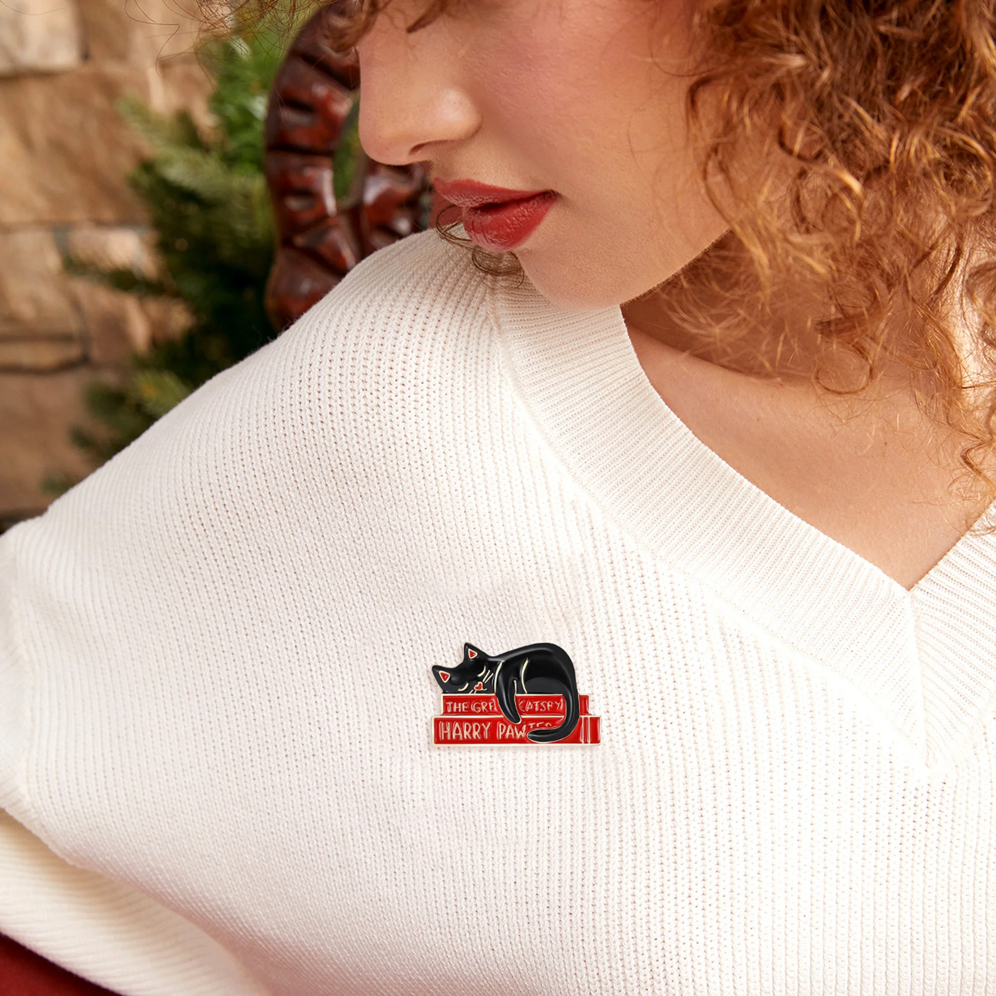 Beaut&Berry Cute Enamel Adoption Box Cat Brooches for Women Unisex Animal Pins Casual Party Accessories New Year Gifts Friends