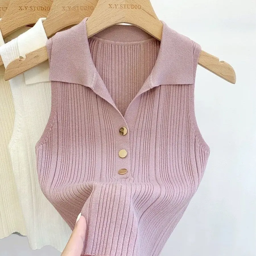 Neue einfarbige gestrickte Büro-Trägerweste für Damen – ärmelloses, geknöpftes, vielseitiges kurzes Oberteil für den Pendler-Look – Sommermode – Detail 4