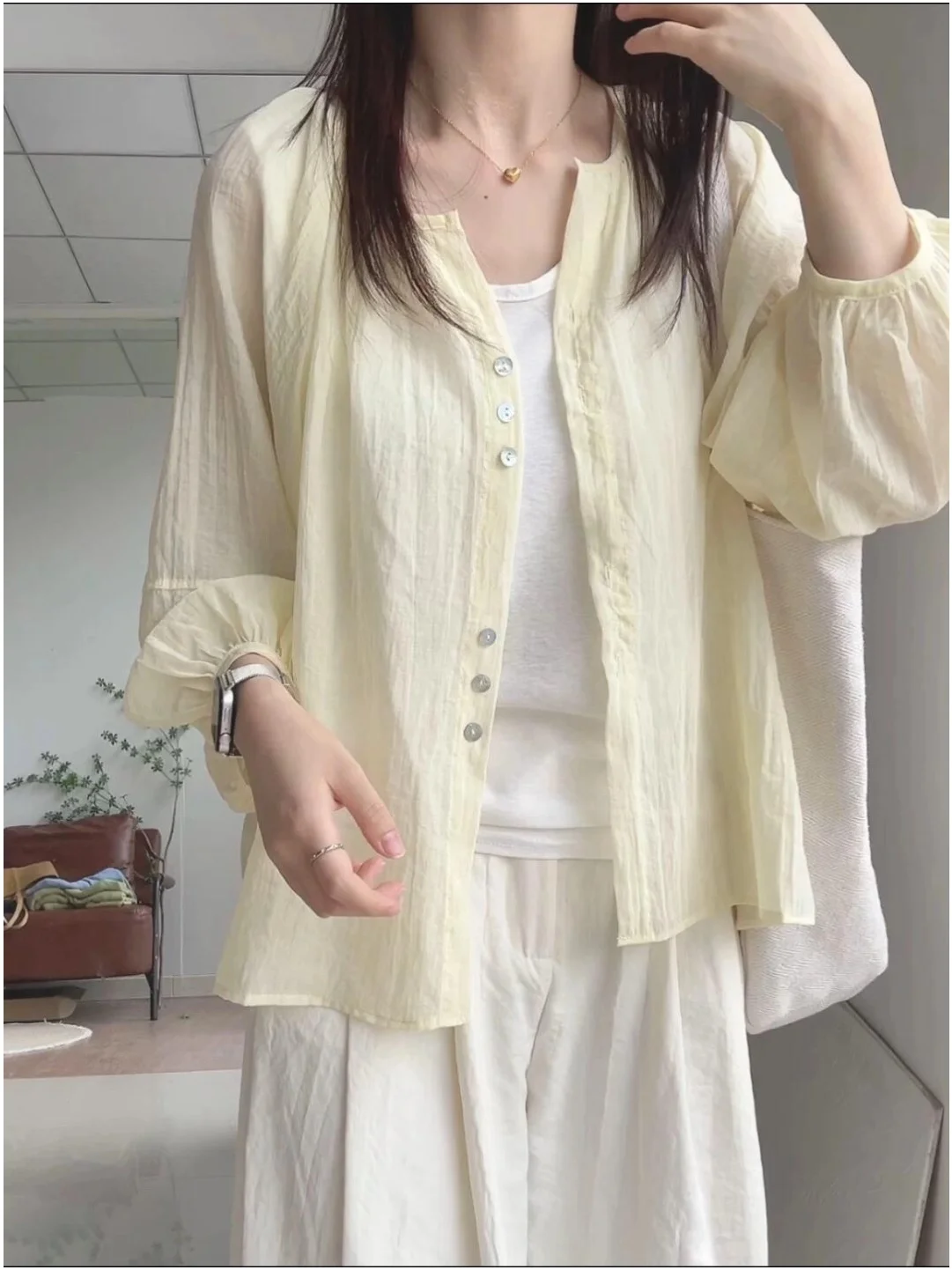 

Long Sleeve Shirts Womens Chiffon Button Down Blouses Puff Sleeves Pleated Hem Feminine Retro French Style Elegant Spring Looks