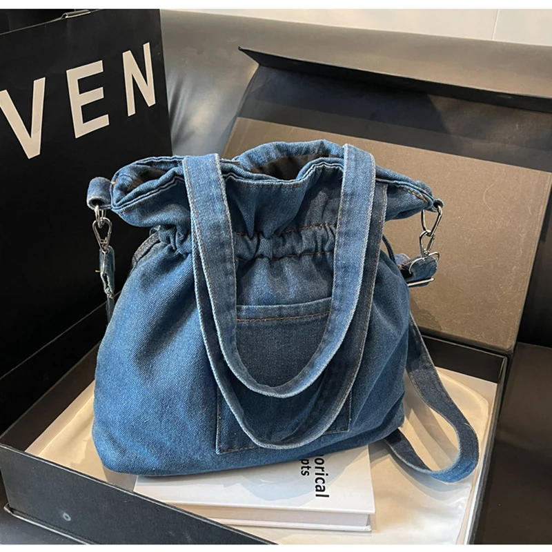 Casual Large Capacity Denim Crossbody Bag 2025 New Spring/Summer Women's Drawstring Closed Shoulder Bag Versatile Handbag Trend