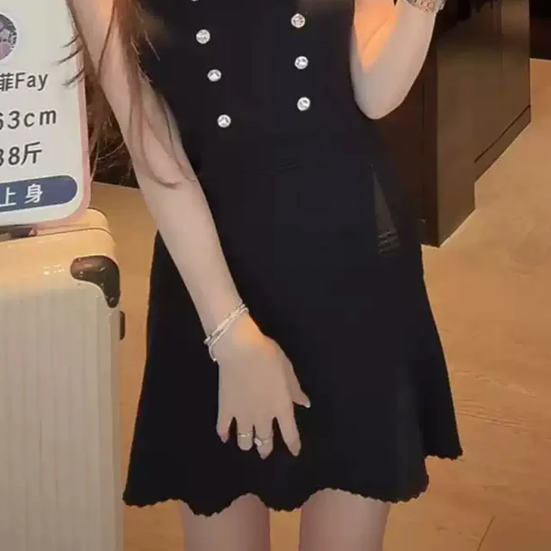 Black single skirt