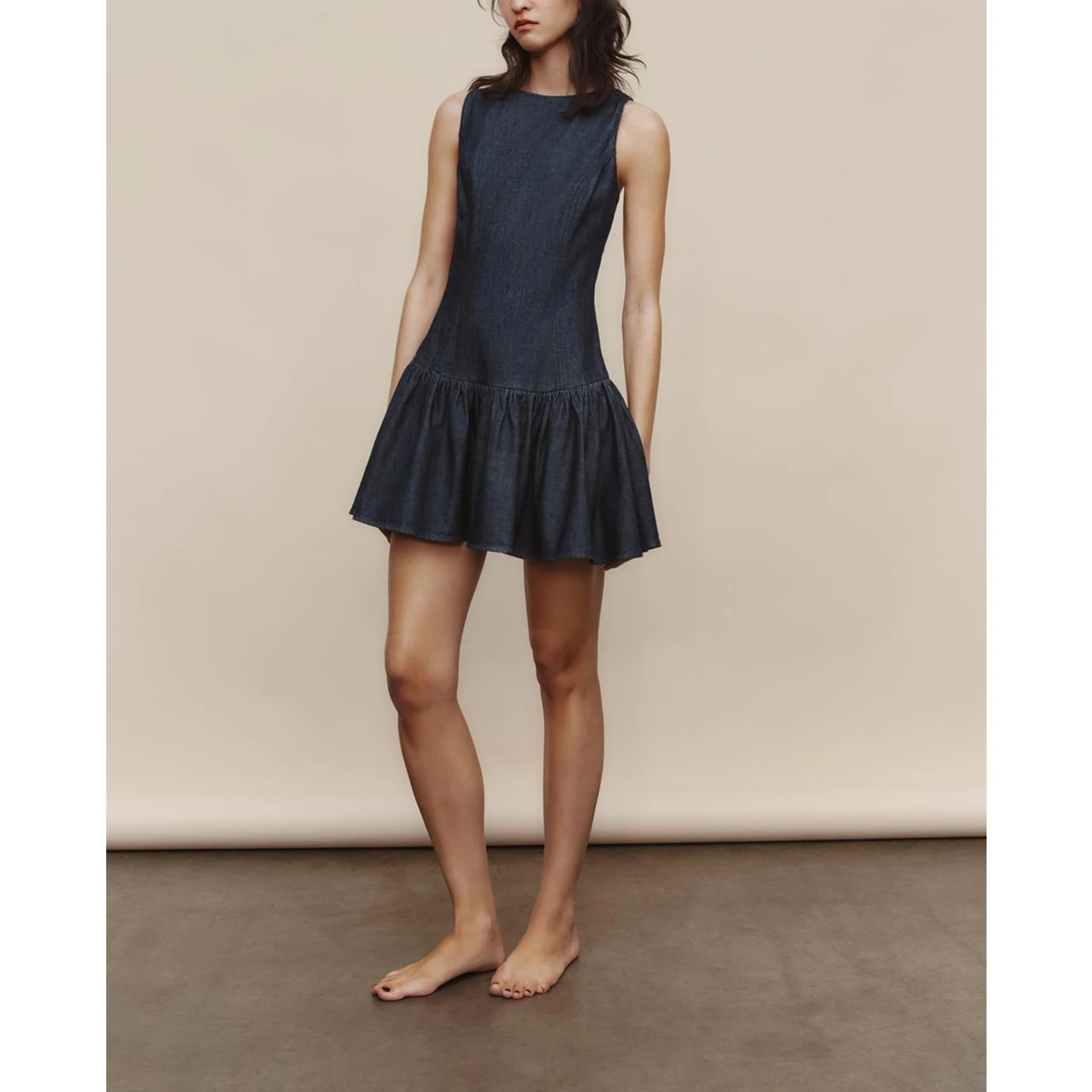 Vestido Curto de Jeans Sem Mangas com Decote Redondo e Camadas, Estilo Commute, Saia em A de Cintura Alta, Fibra de Poliéster