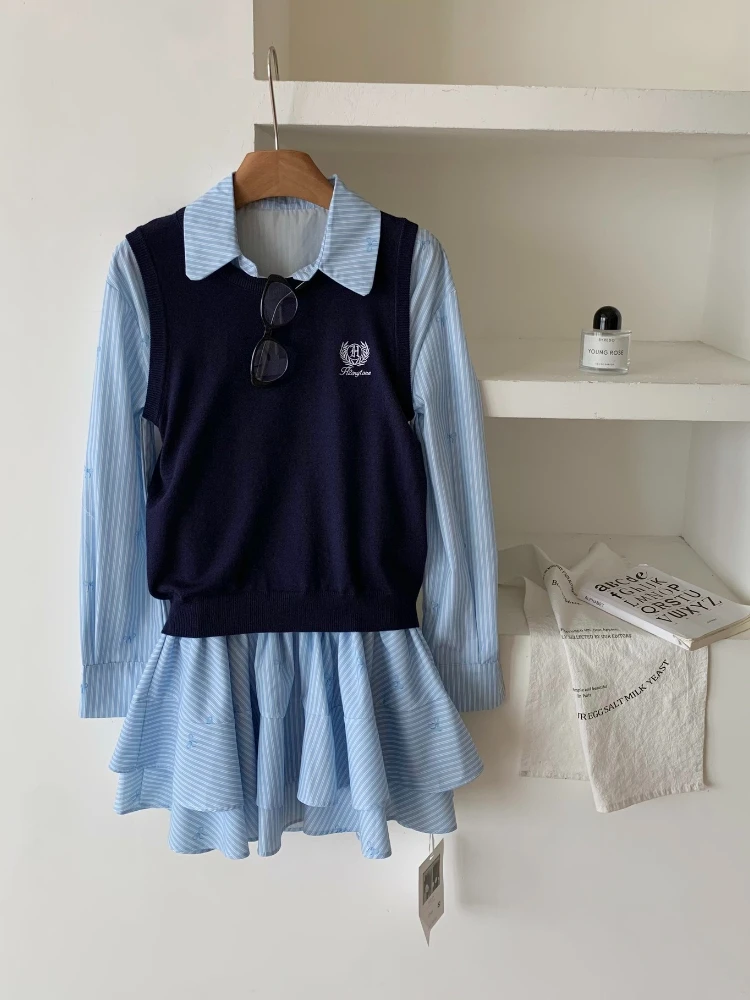 ชุดเซ็ตสองชิ้นสไตล์เกาหลีสำหรับฤดูใบไม้ผลิและฤดูใบไม้ร่วง เสื้อเชิ้ตแขนยาวลายทาง + เสื้อกั๊กถักนิตติ้ง ชุดลำลองสำหรับผู้หญิง