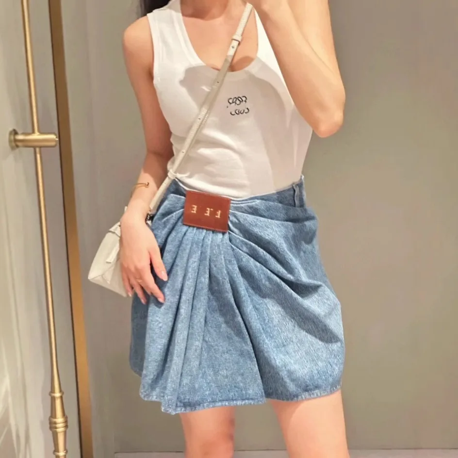 

Весна/лето 202, стиль для поездок на работу, нестандартный дизайн с рюшами, заниженная талия, кожаный значок с надписью, джинсовое полуплатье