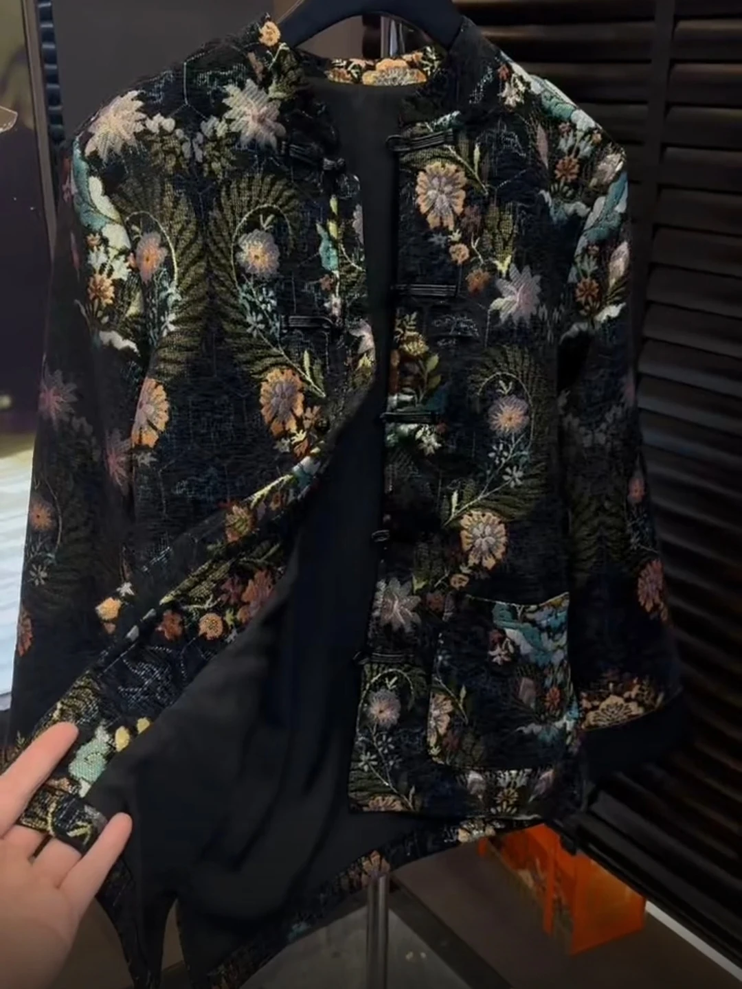

Весенне-осенний мужской модный костюм с вышивкой и цветочным узором, повседневная одежда с длинными рукавами, верхняя одежда для молодых мужчин